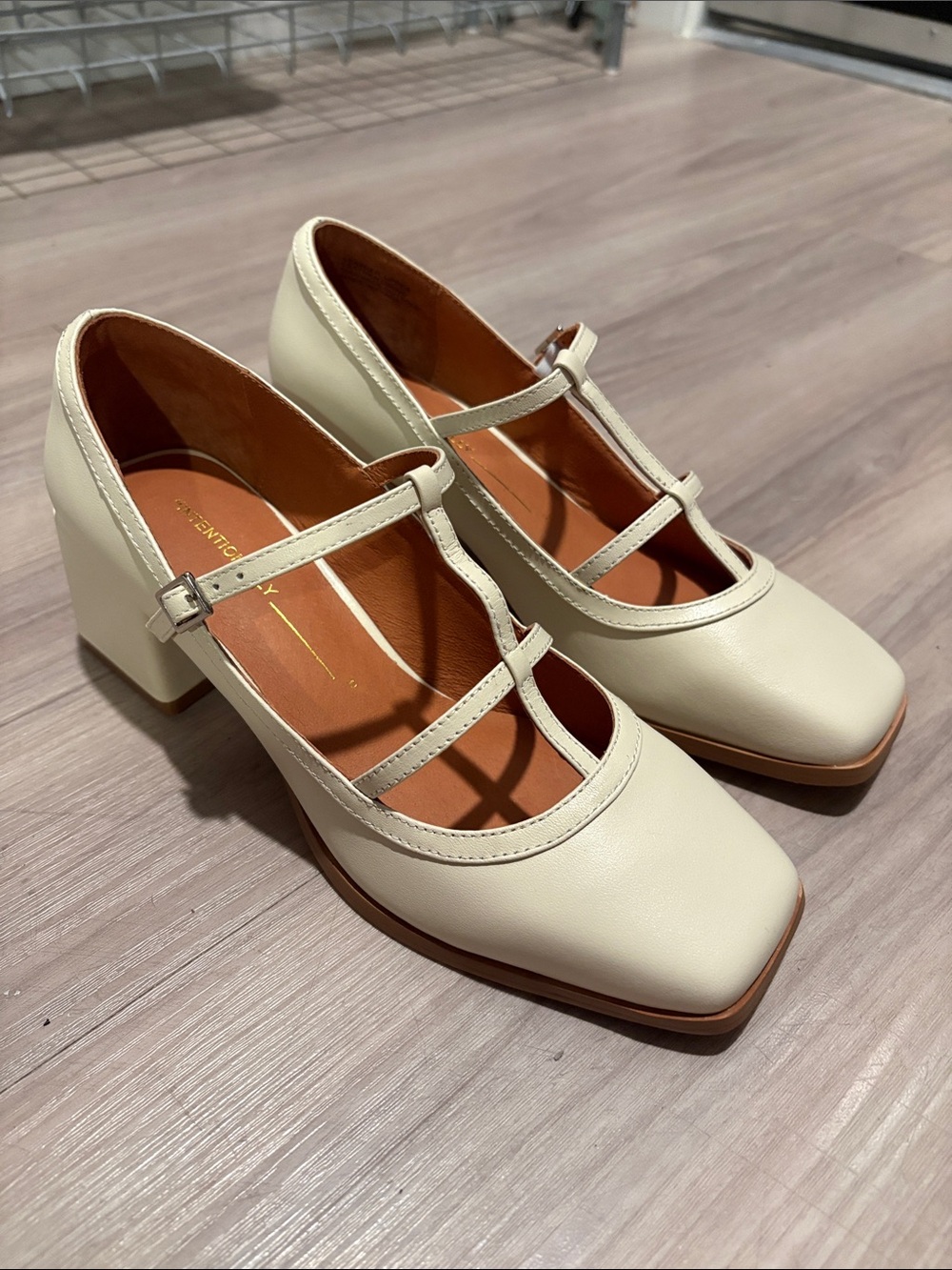 NWOT Intentionally Blank Cream Square-Toe Mary Jane Heels